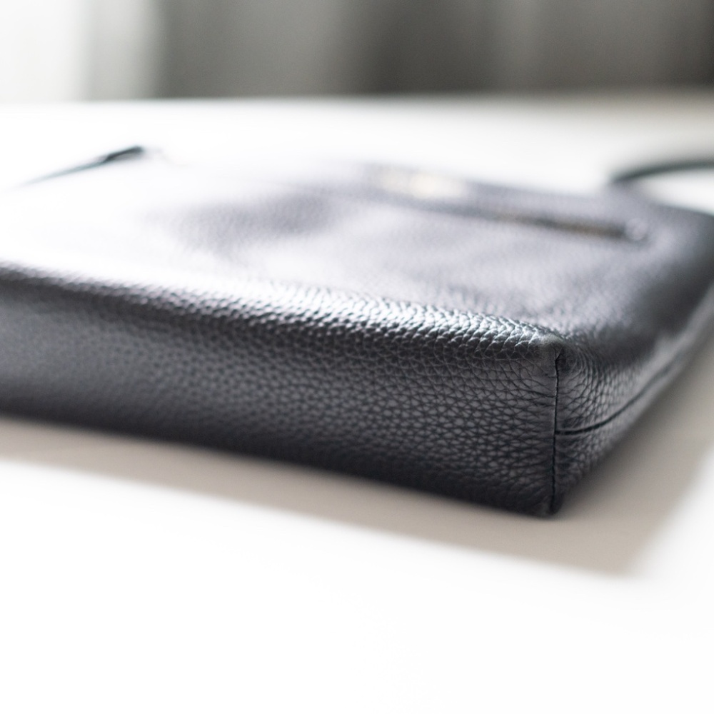 KATE SPADE Chester Street Dessi Pebbled Leather Crossbody in Black - Picture 4 of 5